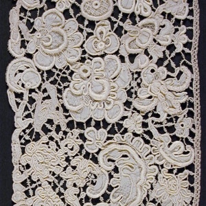 Fragment_of_Lace_Flounce_LACMA_60.46.20