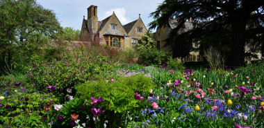 Spring Garden Masterpieces of England and the RHS Chelsea Flower Show 2025